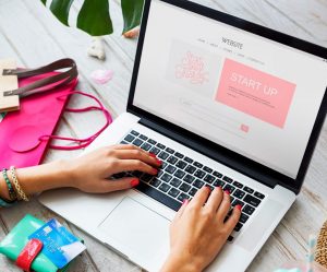 TRAINING ONLINE WEBSITE KORPORAT SEBAGAI MEDIA KOMUNIKASI CSR