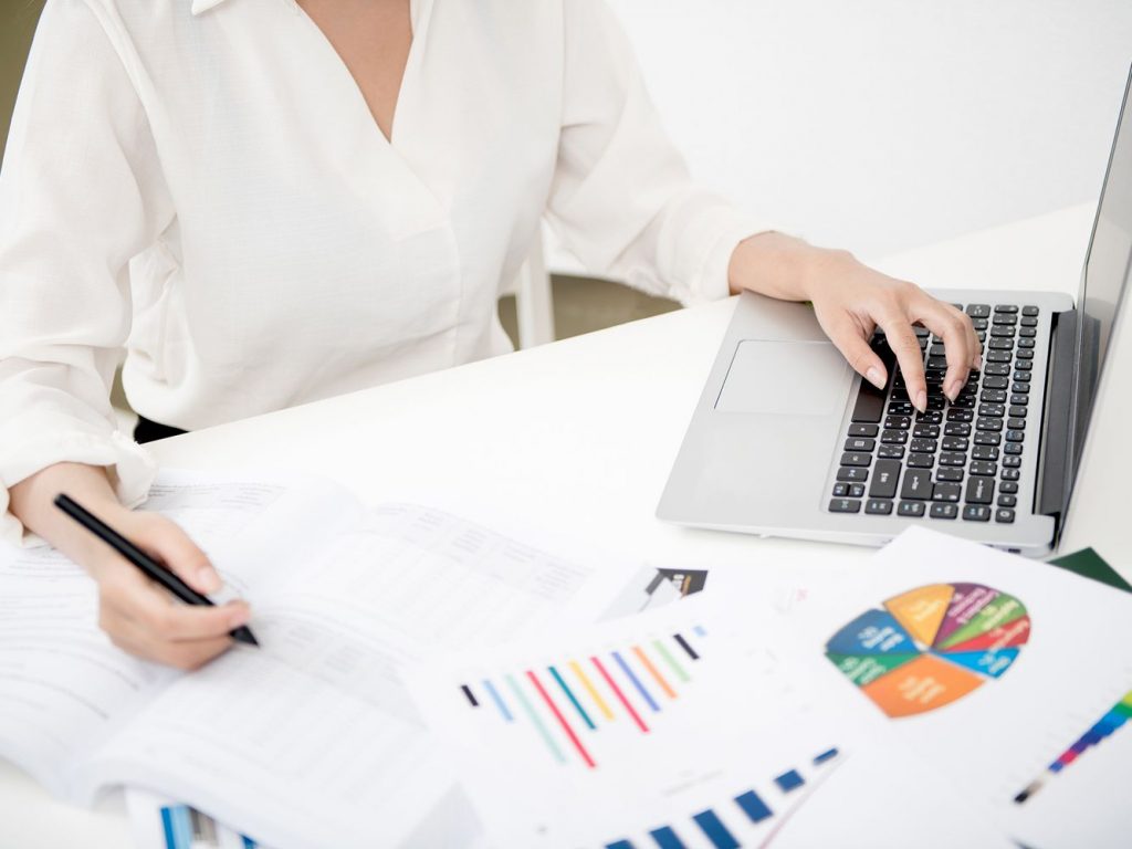 TRAINING ONLINE ACCOUNTING INFORMATION ANALYSIS FOR BUSINESS DECISION 